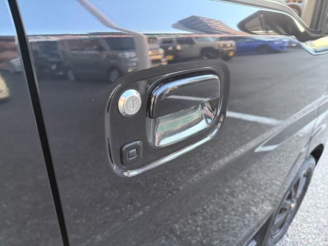 フェニックスではオンライン商談に取り組んでいます！お手持ちのスマホ、パソコンでＺＯＯＭアプリをインストールするだけで車輌がお家で見れて商談出来ます！詳しくはスタッフまで。