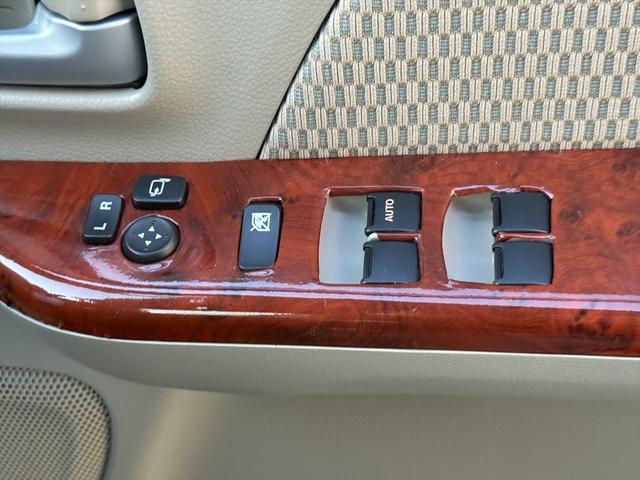 フェニックスではオンライン商談に取り組んでいます！お手持ちのスマホ、パソコンでＺＯＯＭアプリをインストールするだけで車輌がお家で見れて商談出来ます！詳しくはスタッフまで。