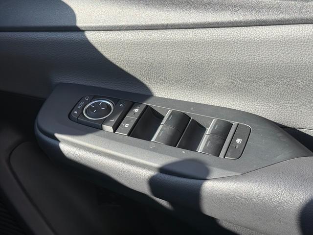 プリウス Z4WDサンルーフ純正12.3型ナビTV全方位カメラ試乗OK 4WD ムーンルーフ レザーシート トヨタセーフティセンス プリクラッシュセーフティ BSM レーダークルコン 純正12.3型ナビTV Bluetooth パノラマモニター パーキングアシスト ETC(35枚目)