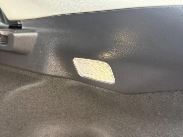 プリウス Z4WDサンルーフ純正12.3型ナビTV全方位カメラ試乗OK 4WD ムーンルーフ レザーシート トヨタセーフティセンス プリクラッシュセーフティ BSM レーダークルコン 純正12.3型ナビTV Bluetooth パノラマモニター パーキングアシスト ETC(77枚目)