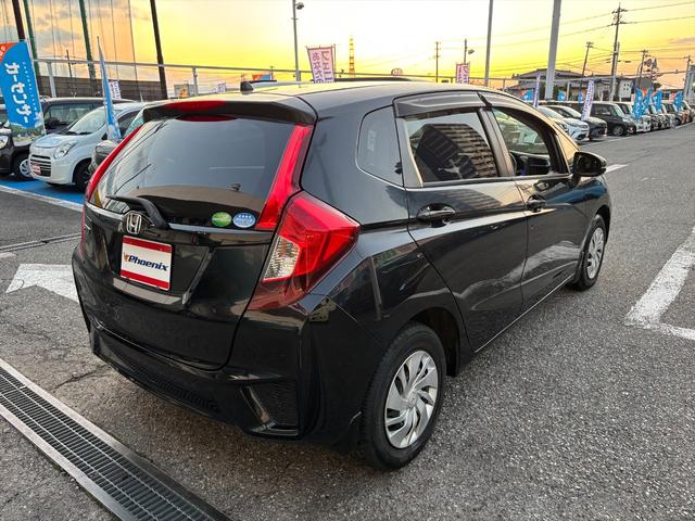 フィット 13G・Fパッケージ 純正ナビTV スマートキー 試乗OK 純正インターナビ 地デジTV ブルートゥース DVD再生 スマートキー プッシュスタート ETC アイドリングストップ 電格ミラー VSA ECON オートエアコン ヘッドライトレベライザー 試乗OK(6枚目)