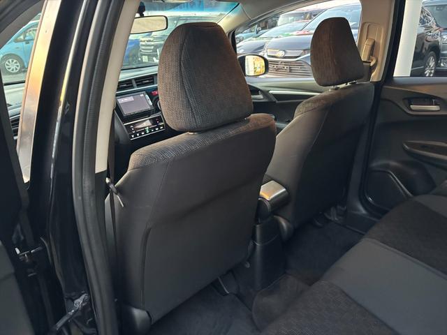 フィット 13G・Fパッケージ 純正ナビTV スマートキー 試乗OK 純正インターナビ 地デジTV ブルートゥース DVD再生 スマートキー プッシュスタート ETC アイドリングストップ 電格ミラー VSA ECON オートエアコン ヘッドライトレベライザー 試乗OK(20枚目)