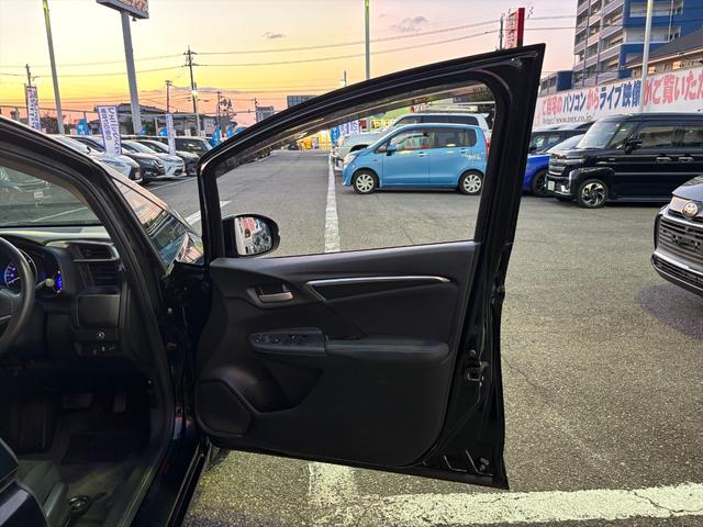 フィット 13G・Fパッケージ 純正ナビTV スマートキー 試乗OK 純正インターナビ 地デジTV ブルートゥース DVD再生 スマートキー プッシュスタート ETC アイドリングストップ 電格ミラー VSA ECON オートエアコン ヘッドライトレベライザー 試乗OK(33枚目)