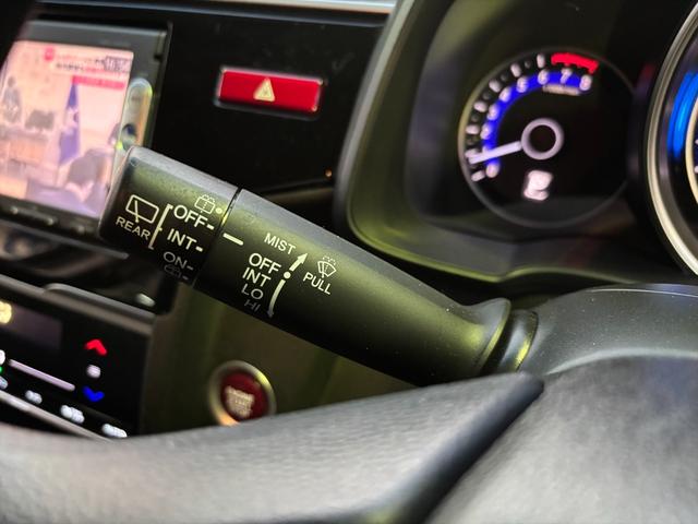 フィット 13G・Fパッケージ 純正ナビTV スマートキー 試乗OK 純正インターナビ 地デジTV ブルートゥース DVD再生 スマートキー プッシュスタート ETC アイドリングストップ 電格ミラー VSA ECON オートエアコン ヘッドライトレベライザー 試乗OK(37枚目)