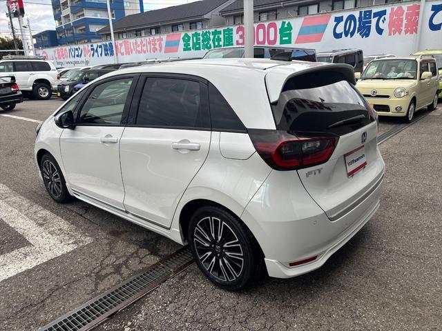 フィット e:HEVリュクス モデューロフルエアロ ホンダセンシング ModuloエアロFSR ホンダセンシング アダプティブクルーコントロール 純正9インチナビ フルセグ バックカメラ Bluetooth ビルトインETC 前後ドラレコ シートヒーター 試乗OK(9枚目)
