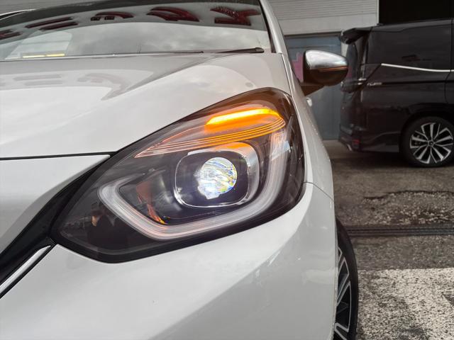 フィット e:HEVリュクス モデューロフルエアロ ホンダセンシング ModuloエアロFSR ホンダセンシング アダプティブクルーコントロール 純正9インチナビ フルセグ バックカメラ Bluetooth ビルトインETC 前後ドラレコ シートヒーター 試乗OK(13枚目)