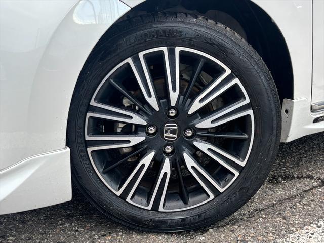 フィット e:HEVリュクス モデューロフルエアロ ホンダセンシング ModuloエアロFSR ホンダセンシング アダプティブクルーコントロール 純正9インチナビ フルセグ バックカメラ Bluetooth ビルトインETC 前後ドラレコ シートヒーター 試乗OK(16枚目)