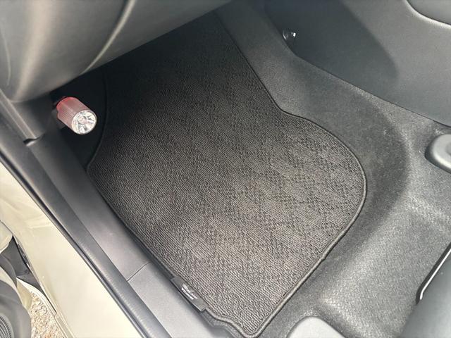 フィット e:HEVリュクス モデューロフルエアロ ホンダセンシング ModuloエアロFSR ホンダセンシング アダプティブクルーコントロール 純正9インチナビ フルセグ バックカメラ Bluetooth ビルトインETC 前後ドラレコ シートヒーター 試乗OK(19枚目)