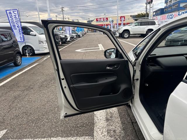 フィット e:HEVリュクス モデューロフルエアロ ホンダセンシング ModuloエアロFSR ホンダセンシング アダプティブクルーコントロール 純正9インチナビ フルセグ バックカメラ Bluetooth ビルトインETC 前後ドラレコ シートヒーター 試乗OK(21枚目)