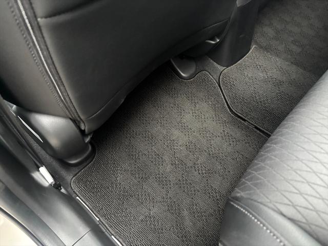 フィット e:HEVリュクス モデューロフルエアロ ホンダセンシング ModuloエアロFSR ホンダセンシング アダプティブクルーコントロール 純正9インチナビ フルセグ バックカメラ Bluetooth ビルトインETC 前後ドラレコ シートヒーター 試乗OK(23枚目)