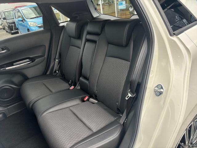 フィット e:HEVリュクス モデューロフルエアロ ホンダセンシング ModuloエアロFSR ホンダセンシング アダプティブクルーコントロール 純正9インチナビ フルセグ バックカメラ Bluetooth ビルトインETC 前後ドラレコ シートヒーター 試乗OK(24枚目)