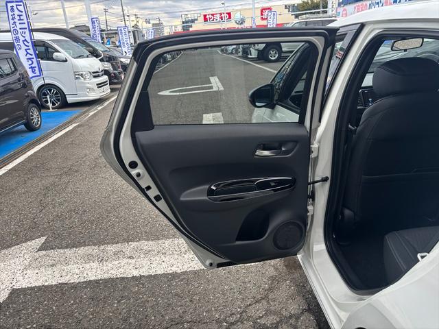 フィット e:HEVリュクス モデューロフルエアロ ホンダセンシング ModuloエアロFSR ホンダセンシング アダプティブクルーコントロール 純正9インチナビ フルセグ バックカメラ Bluetooth ビルトインETC 前後ドラレコ シートヒーター 試乗OK(25枚目)