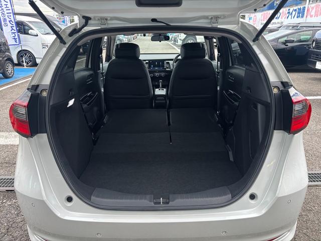 フィット e:HEVリュクス モデューロフルエアロ ホンダセンシング ModuloエアロFSR ホンダセンシング アダプティブクルーコントロール 純正9インチナビ フルセグ バックカメラ Bluetooth ビルトインETC 前後ドラレコ シートヒーター 試乗OK(28枚目)