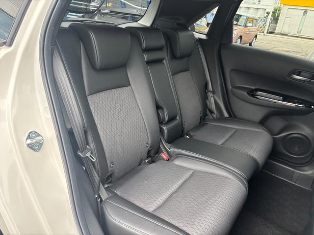 フィット e:HEVリュクス モデューロフルエアロ ホンダセンシング ModuloエアロFSR ホンダセンシング アダプティブクルーコントロール 純正9インチナビ フルセグ バックカメラ Bluetooth ビルトインETC 前後ドラレコ シートヒーター 試乗OK(31枚目)