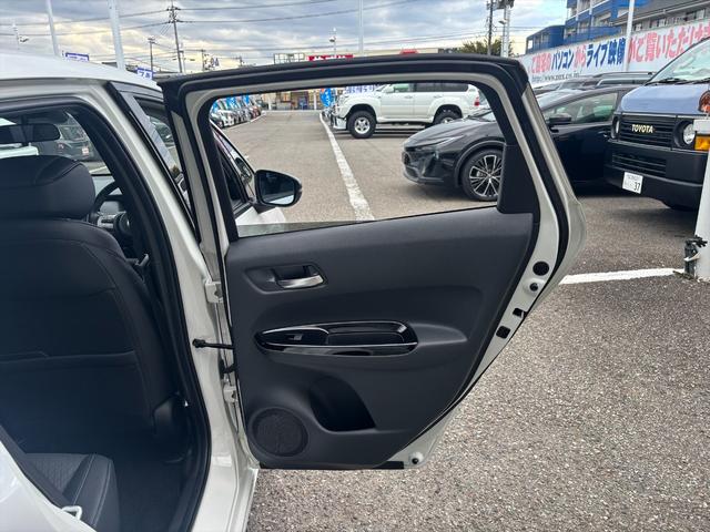 フィット e:HEVリュクス モデューロフルエアロ ホンダセンシング ModuloエアロFSR ホンダセンシング アダプティブクルーコントロール 純正9インチナビ フルセグ バックカメラ Bluetooth ビルトインETC 前後ドラレコ シートヒーター 試乗OK(32枚目)