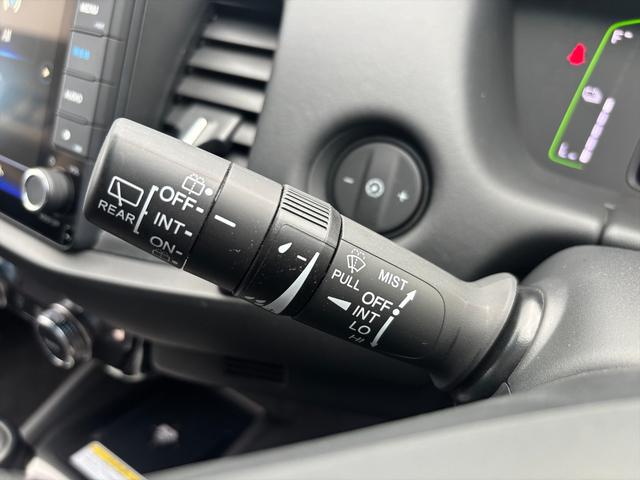 フィット e:HEVリュクス モデューロフルエアロ ホンダセンシング ModuloエアロFSR ホンダセンシング アダプティブクルーコントロール 純正9インチナビ フルセグ バックカメラ Bluetooth ビルトインETC 前後ドラレコ シートヒーター 試乗OK(42枚目)