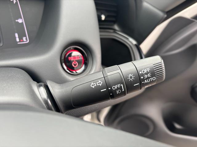 フィット e:HEVリュクス モデューロフルエアロ ホンダセンシング ModuloエアロFSR ホンダセンシング アダプティブクルーコントロール 純正9インチナビ フルセグ バックカメラ Bluetooth ビルトインETC 前後ドラレコ シートヒーター 試乗OK(43枚目)