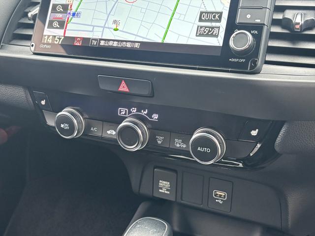 フィット e:HEVリュクス モデューロフルエアロ ホンダセンシング ModuloエアロFSR ホンダセンシング アダプティブクルーコントロール 純正9インチナビ フルセグ バックカメラ Bluetooth ビルトインETC 前後ドラレコ シートヒーター 試乗OK(55枚目)