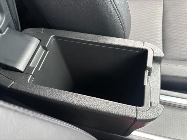 フィット e:HEVリュクス モデューロフルエアロ ホンダセンシング ModuloエアロFSR ホンダセンシング アダプティブクルーコントロール 純正9インチナビ フルセグ バックカメラ Bluetooth ビルトインETC 前後ドラレコ シートヒーター 試乗OK(61枚目)