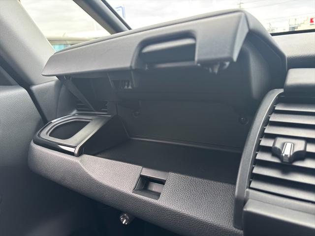 フィット e:HEVリュクス モデューロフルエアロ ホンダセンシング ModuloエアロFSR ホンダセンシング アダプティブクルーコントロール 純正9インチナビ フルセグ バックカメラ Bluetooth ビルトインETC 前後ドラレコ シートヒーター 試乗OK(63枚目)