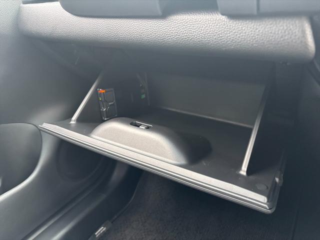 フィット e:HEVリュクス モデューロフルエアロ ホンダセンシング ModuloエアロFSR ホンダセンシング アダプティブクルーコントロール 純正9インチナビ フルセグ バックカメラ Bluetooth ビルトインETC 前後ドラレコ シートヒーター 試乗OK(64枚目)