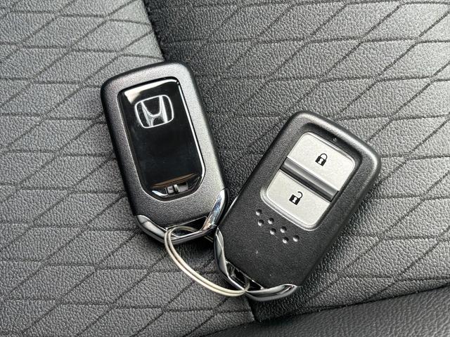 フィット e:HEVリュクス モデューロフルエアロ ホンダセンシング ModuloエアロFSR ホンダセンシング アダプティブクルーコントロール 純正9インチナビ フルセグ バックカメラ Bluetooth ビルトインETC 前後ドラレコ シートヒーター 試乗OK(76枚目)