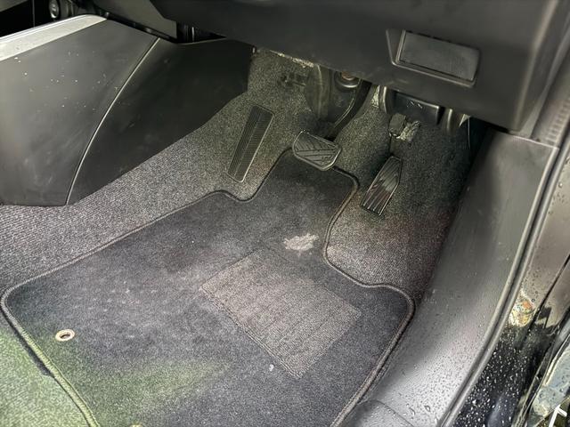 スイフト RSパドルシフト純正ナビTVローダウン純正アルミ試乗OK パドルシフト RSRダウンサス 純正メモリーナビTV オートLEDライト フォグランプ シートヒーター スマートキー プッシュスタート 純正アルミ 革巻きステアリング 試乗OK(18枚目)