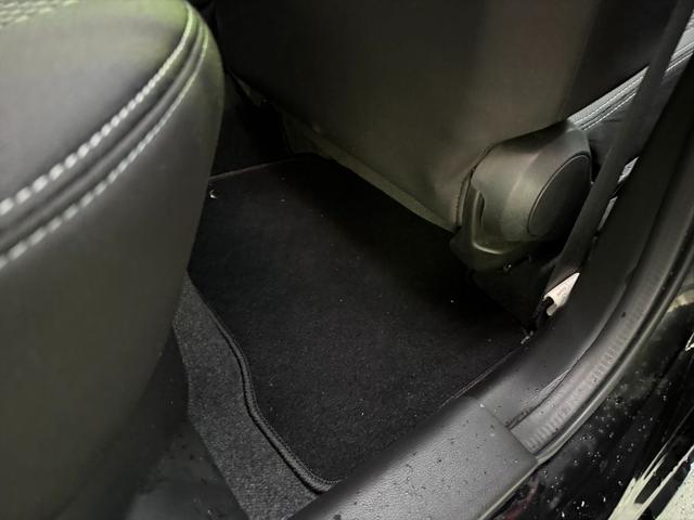 スイフト RSパドルシフト純正ナビTVローダウン純正アルミ試乗OK パドルシフト RSRダウンサス 純正メモリーナビTV オートLEDライト フォグランプ シートヒーター スマートキー プッシュスタート 純正アルミ 革巻きステアリング 試乗OK(24枚目)