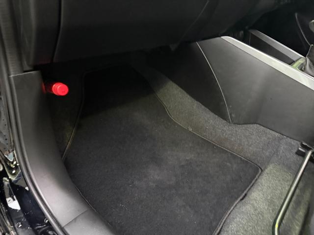 スイフト RSパドルシフト純正ナビTVローダウン純正アルミ試乗OK パドルシフト RSRダウンサス 純正メモリーナビTV オートLEDライト フォグランプ シートヒーター スマートキー プッシュスタート 純正アルミ 革巻きステアリング 試乗OK(28枚目)