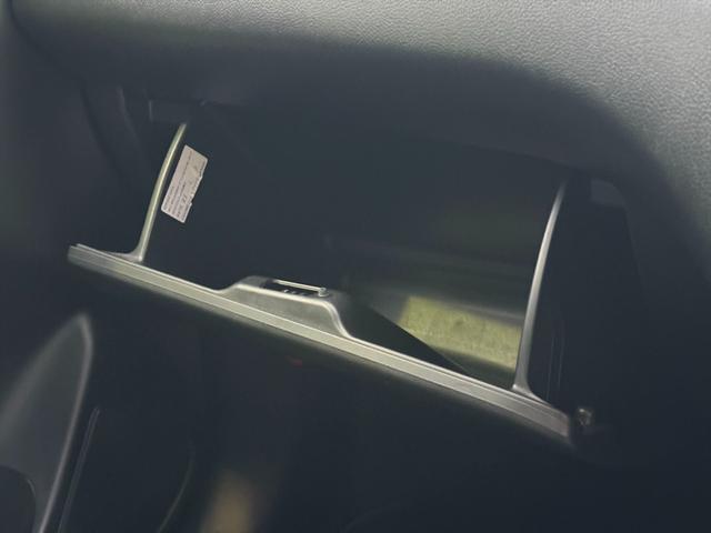 スイフト RSパドルシフト純正ナビTVローダウン純正アルミ試乗OK パドルシフト RSRダウンサス 純正メモリーナビTV オートLEDライト フォグランプ シートヒーター スマートキー プッシュスタート 純正アルミ 革巻きステアリング 試乗OK(32枚目)