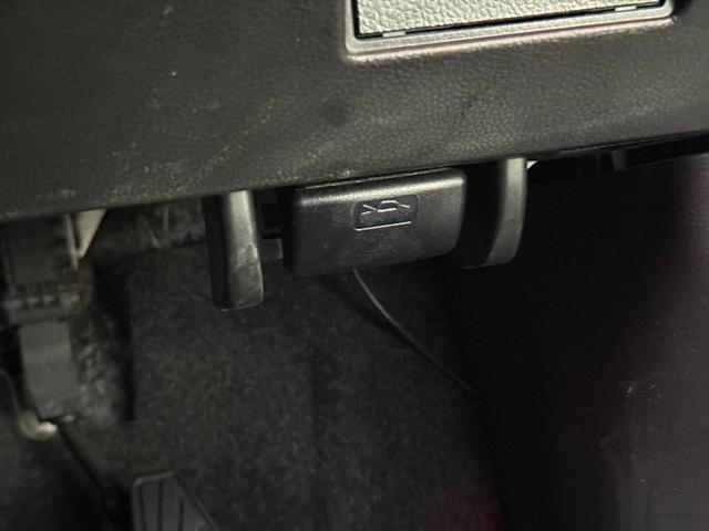 スイフト RSパドルシフト純正ナビTVローダウン純正アルミ試乗OK パドルシフト RSRダウンサス 純正メモリーナビTV オートLEDライト フォグランプ シートヒーター スマートキー プッシュスタート 純正アルミ 革巻きステアリング 試乗OK(60枚目)