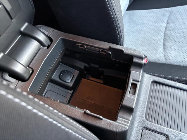 ＸＶハイブリッド ２．０ｉ－Ｌ　アイサイト４ＷＤ　アイサイト　レーンキープ　４ＷＤ　アイサイト　レーンキープ　アダプティブクルーズコントロール　メモリーナビＴＶ　Ｂｌｕｅｔｏｏｔｈ　バックカメラ　パワーシート　スマートキー　ＥＴＣ　ルーフレール　オートＨＩＤライト　試乗ＯＫ（60枚目）