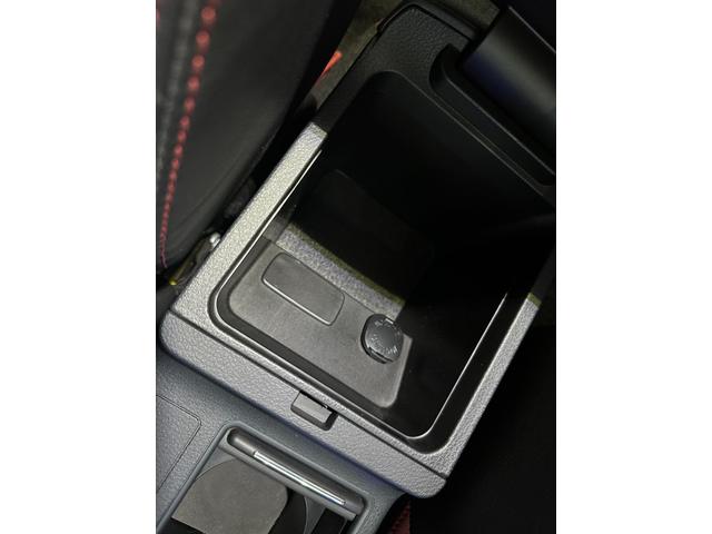 フェニックスではオンライン商談に取り組んでいます！お手持ちのスマホ、パソコンでＺＯＯＭアプリをインストールするだけで車輌がお家で見れて商談出来ます！詳しくはスタッフまで。