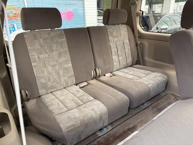 ランドクルーザー１００ ＶＸリミテッドＧセレクション４ＷＤサンルーフ試乗ＯＫ　４ＷＤ　３列８人乗り　サンルーフ　ルーフレール　フロントエアロ　サイドステップ　リアスポイラー　背面タイヤ　センターデフロック　ハイトコントロール　クルコン　ＥＴＣ　キーレス　前席ヒーター　試乗ＯＫ（37枚目）