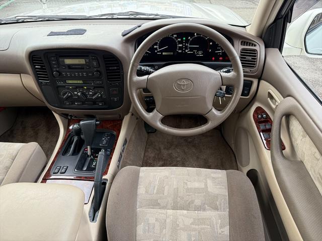 ランドクルーザー１００ ＶＸリミテッドＧセレクション４ＷＤサンルーフ試乗ＯＫ　４ＷＤ　３列８人乗り　サンルーフ　ルーフレール　フロントエアロ　サイドステップ　リアスポイラー　背面タイヤ　センターデフロック　ハイトコントロール　クルコン　ＥＴＣ　キーレス　前席ヒーター　試乗ＯＫ（41枚目）