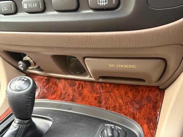 ランドクルーザー１００ ＶＸリミテッドＧセレクション４ＷＤサンルーフ試乗ＯＫ　４ＷＤ　３列８人乗り　サンルーフ　ルーフレール　フロントエアロ　サイドステップ　リアスポイラー　背面タイヤ　センターデフロック　ハイトコントロール　クルコン　ＥＴＣ　キーレス　前席ヒーター　試乗ＯＫ（56枚目）