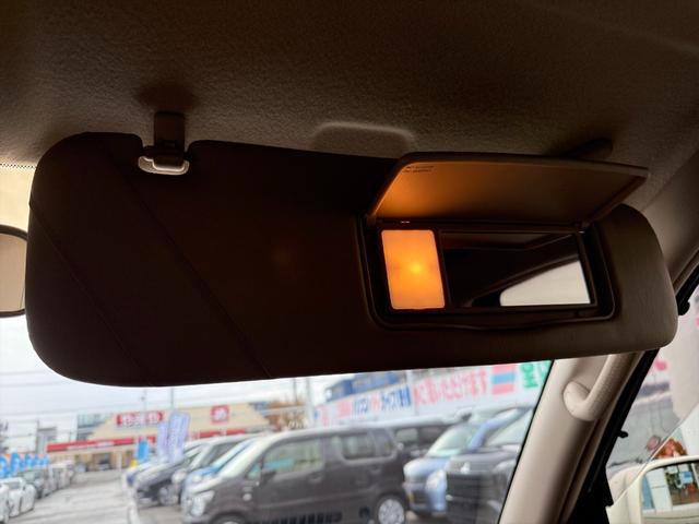 ランドクルーザー１００ ＶＸリミテッドＧセレクション４ＷＤサンルーフ試乗ＯＫ　４ＷＤ　３列８人乗り　サンルーフ　ルーフレール　フロントエアロ　サイドステップ　リアスポイラー　背面タイヤ　センターデフロック　ハイトコントロール　クルコン　ＥＴＣ　キーレス　前席ヒーター　試乗ＯＫ（68枚目）