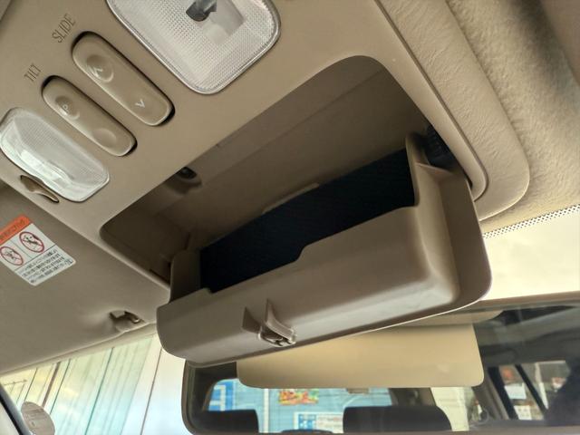 ランドクルーザー１００ ＶＸリミテッドＧセレクション４ＷＤサンルーフ試乗ＯＫ　４ＷＤ　３列８人乗り　サンルーフ　ルーフレール　フロントエアロ　サイドステップ　リアスポイラー　背面タイヤ　センターデフロック　ハイトコントロール　クルコン　ＥＴＣ　キーレス　前席ヒーター　試乗ＯＫ（69枚目）