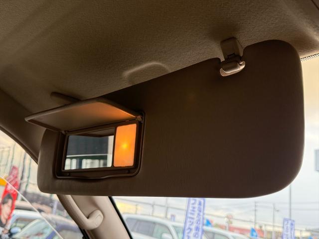 ランドクルーザー１００ ＶＸリミテッドＧセレクション４ＷＤサンルーフ試乗ＯＫ　４ＷＤ　３列８人乗り　サンルーフ　ルーフレール　フロントエアロ　サイドステップ　リアスポイラー　背面タイヤ　センターデフロック　ハイトコントロール　クルコン　ＥＴＣ　キーレス　前席ヒーター　試乗ＯＫ（71枚目）