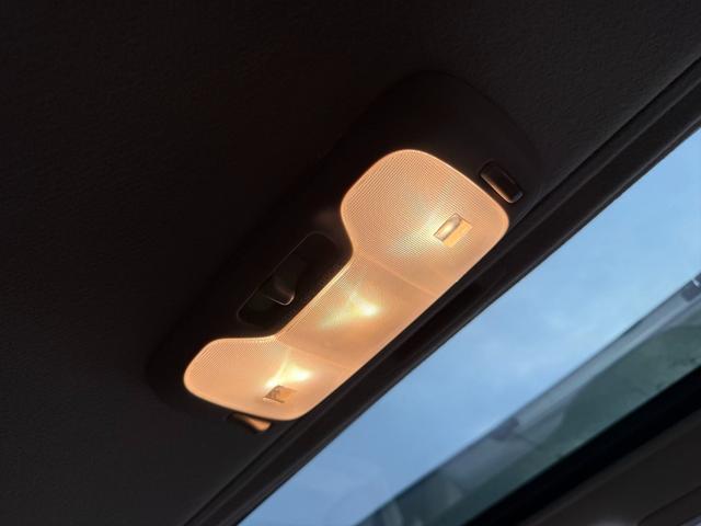 ランドクルーザー１００ ＶＸリミテッドＧセレクション４ＷＤサンルーフ試乗ＯＫ　４ＷＤ　３列８人乗り　サンルーフ　ルーフレール　フロントエアロ　サイドステップ　リアスポイラー　背面タイヤ　センターデフロック　ハイトコントロール　クルコン　ＥＴＣ　キーレス　前席ヒーター　試乗ＯＫ（77枚目）