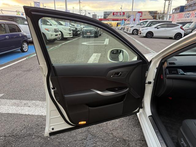 クラウン アスリート後期 TRDエアロ クルーズコントロール 純正ナビ 後期型 TRDフルエアロ クルーズコントロール メーカーナビ バックカメラ Bluetooth DVD再生 フルセグ パワーシート オートHIDライト ビルトインETC スマートキー フォグ 試乗OK(22枚目)