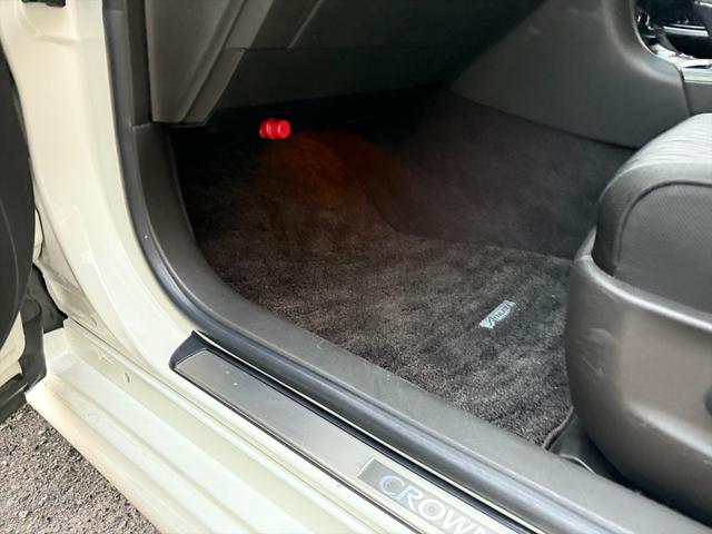クラウン アスリート後期 TRDエアロ クルーズコントロール 純正ナビ 後期型 TRDフルエアロ クルーズコントロール メーカーナビ バックカメラ Bluetooth DVD再生 フルセグ パワーシート オートHIDライト ビルトインETC スマートキー フォグ 試乗OK(24枚目)