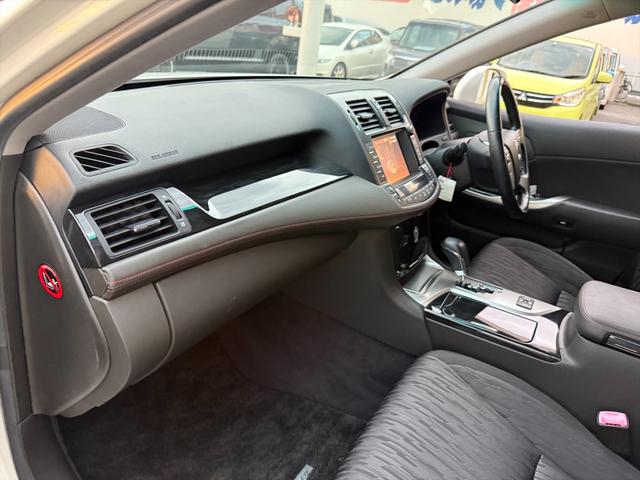 クラウン アスリート後期 TRDエアロ クルーズコントロール 純正ナビ 後期型 TRDフルエアロ クルーズコントロール メーカーナビ バックカメラ Bluetooth DVD再生 フルセグ パワーシート オートHIDライト ビルトインETC スマートキー フォグ 試乗OK(26枚目)