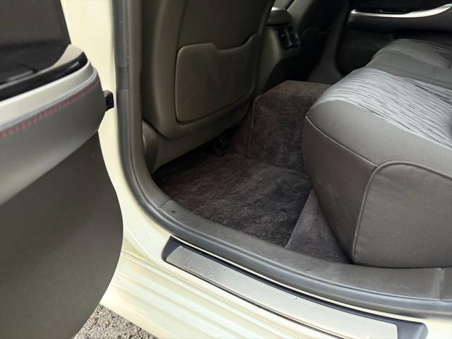 クラウン アスリート後期 TRDエアロ クルーズコントロール 純正ナビ 後期型 TRDフルエアロ クルーズコントロール メーカーナビ バックカメラ Bluetooth DVD再生 フルセグ パワーシート オートHIDライト ビルトインETC スマートキー フォグ 試乗OK(29枚目)