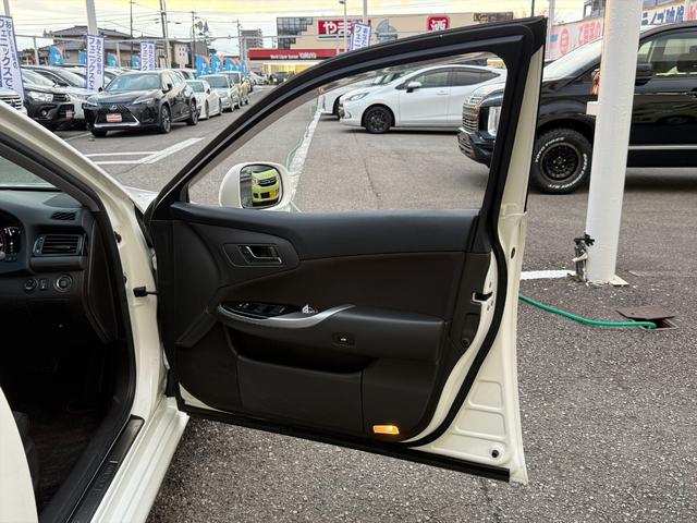 クラウン アスリート後期 TRDエアロ クルーズコントロール 純正ナビ 後期型 TRDフルエアロ クルーズコントロール メーカーナビ バックカメラ Bluetooth DVD再生 フルセグ パワーシート オートHIDライト ビルトインETC スマートキー フォグ 試乗OK(75枚目)