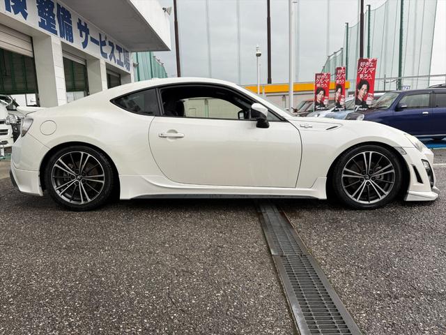 86 GT☆6MT☆VARISエアロ☆車高調☆マフラー☆試乗OK☆ 6MT VARISフロントバンパー TRDサイド&リアエアロ&リアスポ HKS MAX4SP車高調 柿本改マフラー BLITZスロコン クルコン HDDナビTV Bluetooth ドラレコ 試乗OK(7枚目)