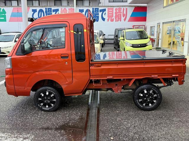 ハイゼットトラック ジャンボSA3t4WD☆リフトUP☆トノカバー☆試乗OK☆ 4WD リフトアップ 荷台トノカバー LEDバーライト LED作業灯 社外テール 社外アルミ MUDSTARタイヤ デジタルインナーミラー スマートアシスト 純正ナビTV バックカメラ ETC試乗OK(5枚目)