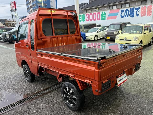 ハイゼットトラック ジャンボSA3t4WD☆リフトUP☆トノカバー☆試乗OK☆ 4WD リフトアップ 荷台トノカバー LEDバーライト LED作業灯 社外テール 社外アルミ MUDSTARタイヤ デジタルインナーミラー スマートアシスト 純正ナビTV バックカメラ ETC試乗OK(6枚目)