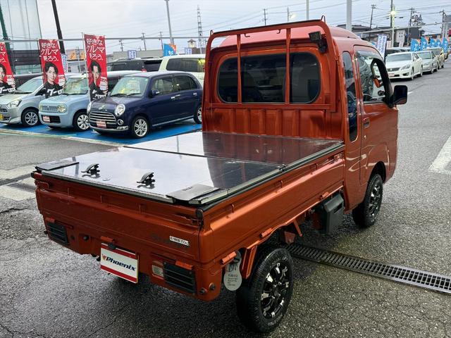 ハイゼットトラック ジャンボSA3t4WD☆リフトUP☆トノカバー☆試乗OK☆ 4WD リフトアップ 荷台トノカバー LEDバーライト LED作業灯 社外テール 社外アルミ MUDSTARタイヤ デジタルインナーミラー スマートアシスト 純正ナビTV バックカメラ ETC試乗OK(8枚目)