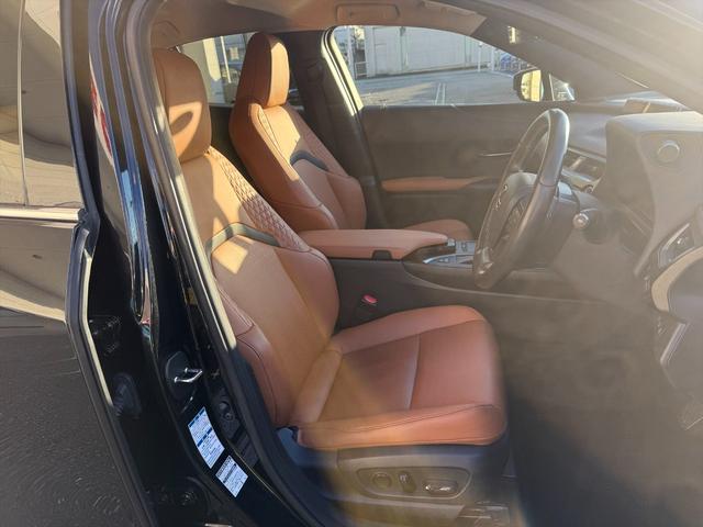 ＵＸ ＵＸ２５０ｈブラウンエディション４ＷＤ　プリクラッシュＳ　４ＷＤ　プリクラッシュＳ　ＬＴＡ　ＢＳＭ　本革シート　レーダークルーズコントロール　パーキングサイドアシスト　ルーフレール　メーカー純正ナビＴＶ　Ｂｌｕｅｔｏｏｔｈ　全方位カメラ　ＥＴＣ　試乗ＯＫ（20枚目）